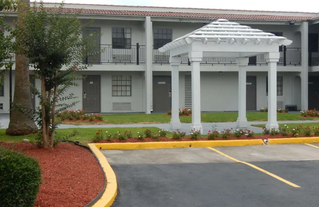 Studio 6-Houston, Tx - Intercontinental Airport South-1